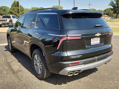 Used 2025 Chevrolet Traverse LT w/ Driver Confidence Package FWD image 3