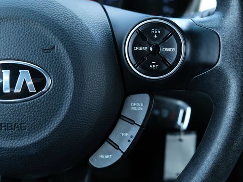 Used 2018 Kia Soul FWD image 24