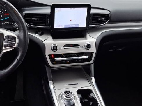 Certified 2022 Ford Explorer XLT w/ Equipment Group 202A image 31