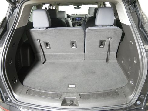 Used 2020 Buick Enclave Essence image 18