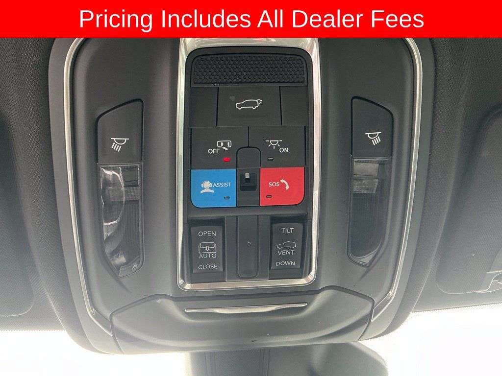 Used 2025 Jeep Grand Cherokee Altitude RWD image 19
