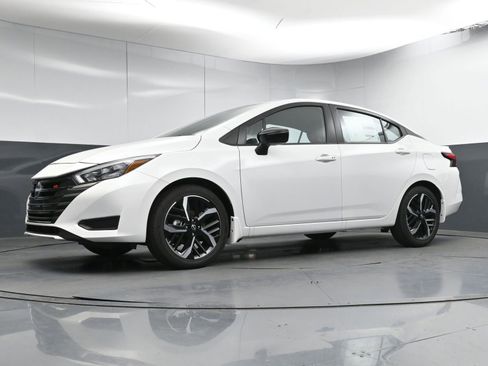 New 2025 Nissan Versa SR w/ Trunk Package FWD image 20