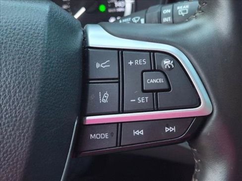 Certified 2024 Toyota Highlander LE FWD image 16