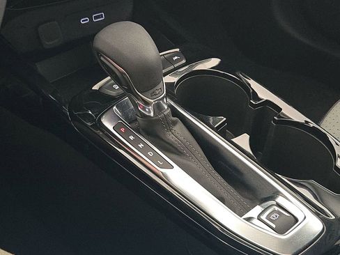 Used 2025 Chevrolet Trax LT image 21