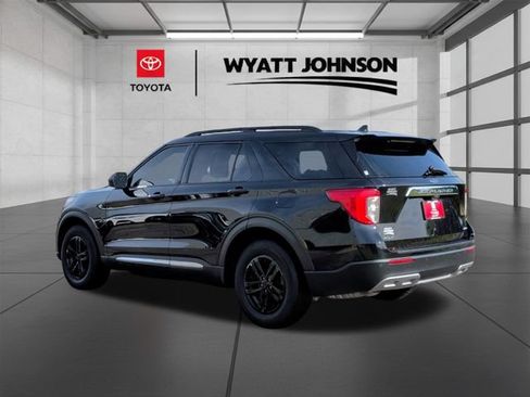 Used 2022 Ford Explorer XLT w/ Equipment Group 202A AWD/4WD image 3
