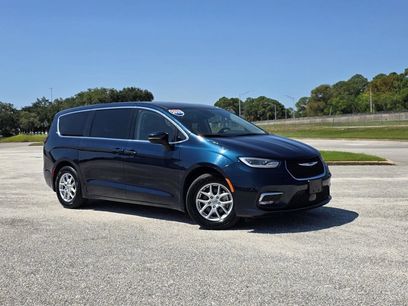 Used 2023 Chrysler Pacifica Touring-L