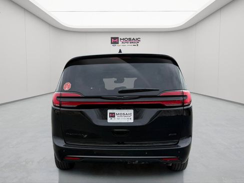 New 2026 Chrysler Pacifica Select image 4