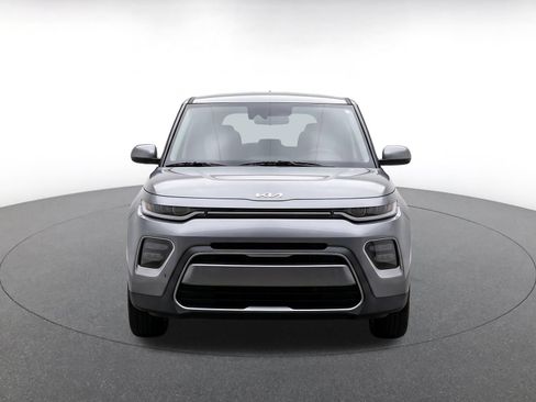 Used 2025 Kia Soul LX w/ LX Technology Package FWD image 2