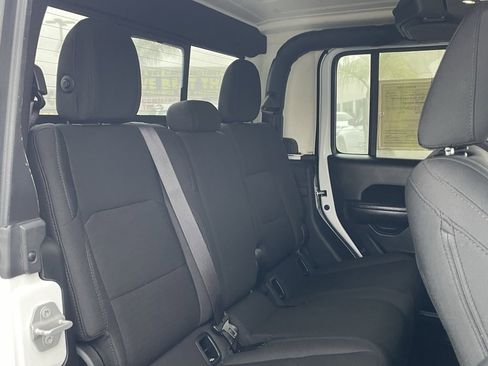 Used 2020 Jeep Gladiator Sport w/ Quick Order Package 24S image 20