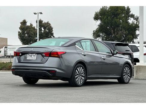 Used 2024 Nissan Altima 2.5 SV FWD image 4