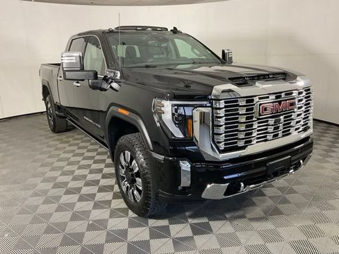 Used 2025 GMC Sierra 2500 Denali w/ Denali Reserve Package AWD/4WD image 3