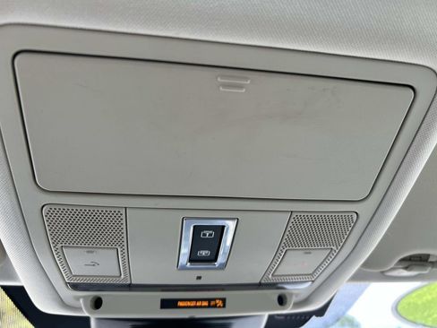 Used 2018 Land Rover Discovery Sport HSE image 34