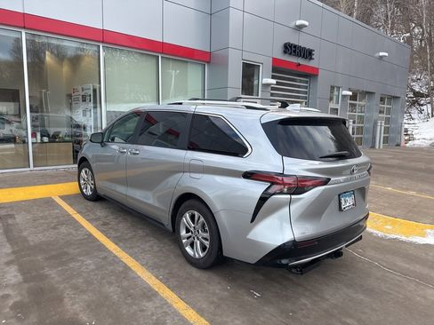 Used 2024 Toyota Sienna Platinum image 14
