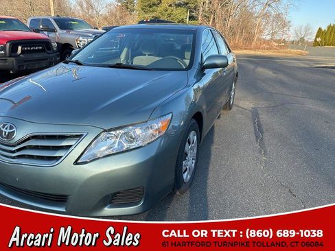 Used 2011 Toyota Camry LE image 9