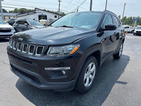 Used 2018 Jeep Compass Latitude w/ Cold Weather Group AWD/4WD image 4