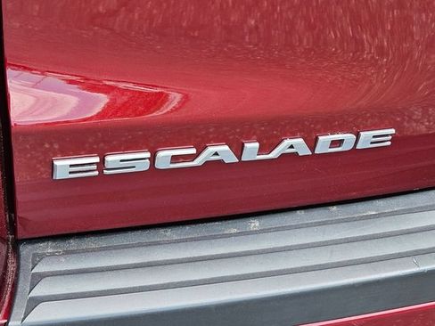 Used 2018 Cadillac Escalade Premium Luxury w/ LPO, Radiant Package AWD/4WD image 16