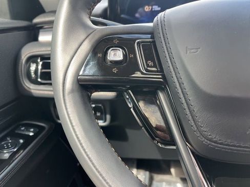 Certified 2025 Lincoln Aviator AWD image 29
