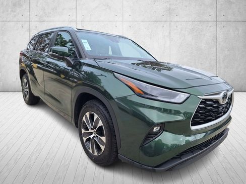 Used 2023 Toyota Highlander XLE image 7