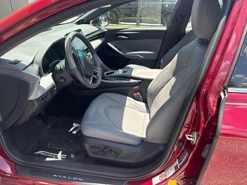 Used 2019 Toyota Avalon Limited w/ Advanced Safety Package FWD image 6