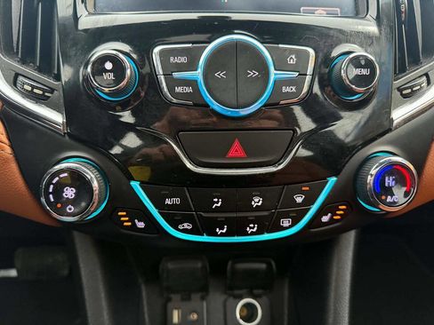 Used 2017 Chevrolet Cruze Premier image 12