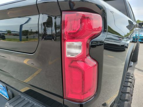 Used 2022 Chevrolet Silverado 2500 LTZ w/ LTZ Plus Package AWD/4WD image 12