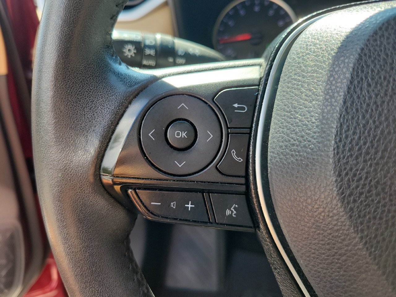 Used 2021 Toyota RAV4 XLE Premium FWD image 20