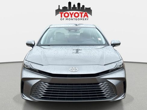 Used 2025 Toyota Camry XLE image 8