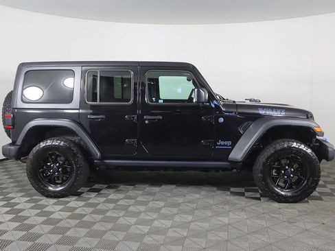 Used 2024 Jeep Wrangler Unlimited image 17
