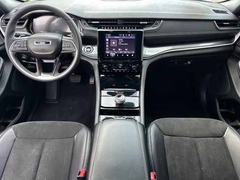 Used 2023 Jeep Grand Cherokee Altitude image 13