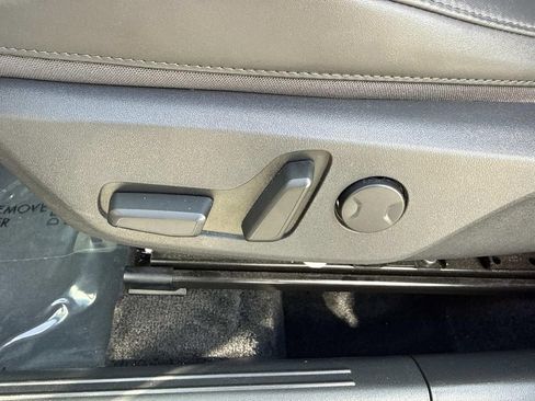 Used 2023 Kia Niro EX image 26