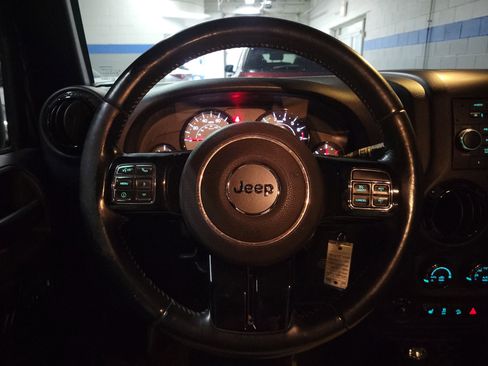 Used 2017 Jeep Wrangler Unlimited Sahara image 22