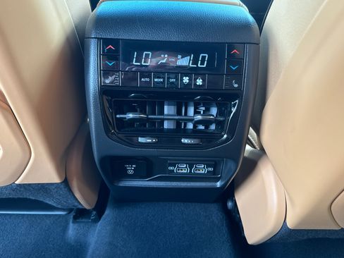 Used 2023 Jeep Grand Cherokee Summit image 7