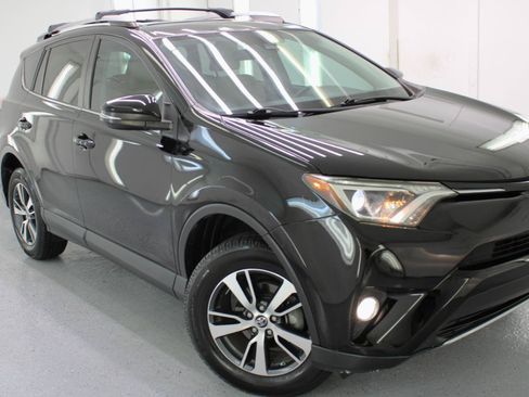 Used 2017 Toyota RAV4 XLE FWD image 13