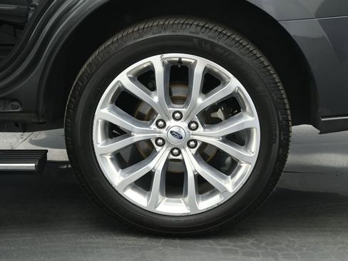 Used 2019 Ford Expedition Platinum image 27