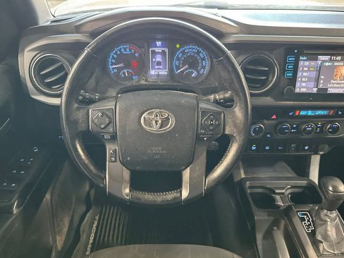 Used 2016 Toyota Tacoma TRD Off-Road w/ Premium & Technology Package image 14