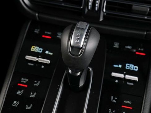Certified 2026 Porsche Macan AWD/4WD image 18