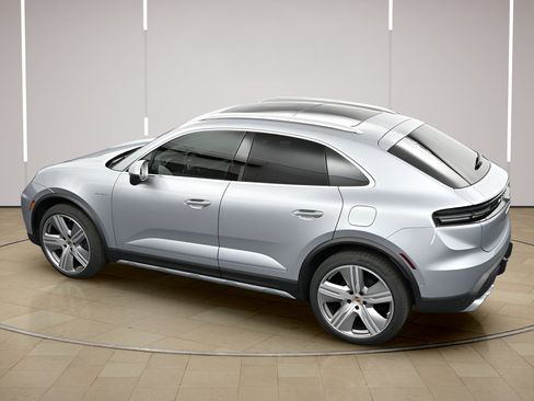Certified 2025 Porsche Macan 4 Electric AWD/4WD image 35