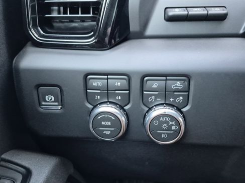 New 2026 GMC Sierra 2500 AT4 w/ AT4 Premium Plus Package AWD/4WD image 11