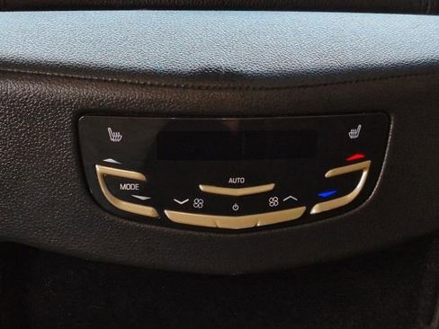 Used 2018 Cadillac Escalade Luxury RWD image 25