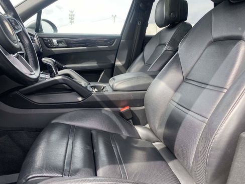 Used 2021 Porsche Cayenne AWD/4WD image 15