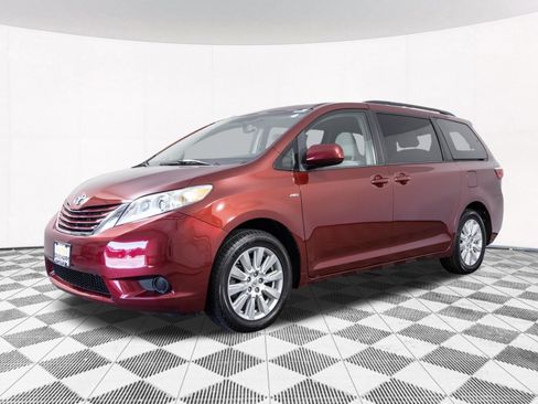 Used 2017 Toyota Sienna LE AWD/4WD image 13