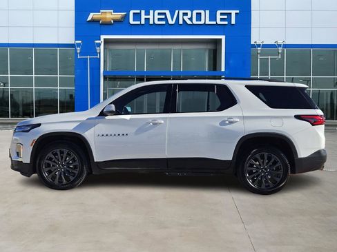 Used 2022 Chevrolet Traverse RS image 3