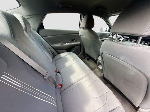 Used 2024 Hyundai Elantra SEL FWD image 25
