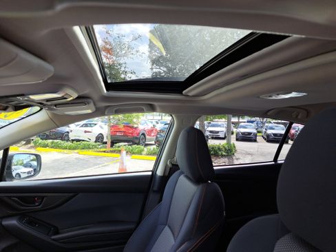 Used 2022 Subaru Crosstrek 2.0i Premium w/ Moonroof Package image 11