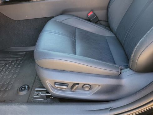 Used 2025 Toyota Camry XSE FWD image 7