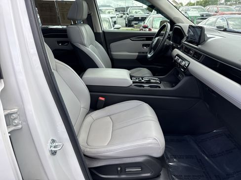 Used 2025 Honda Pilot Touring image 32