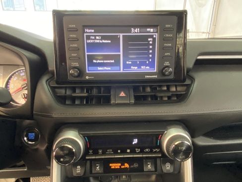 Used 2020 Toyota RAV4 XLE w/ Convenience Package image 25