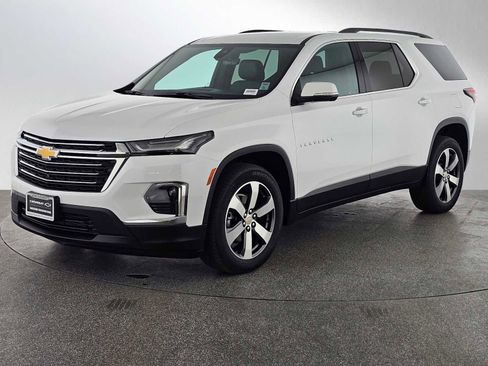 Used 2023 Chevrolet Traverse LT w/ LT Premium Package FWD image 7