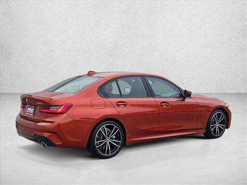 Used 2022 BMW 330i Sedan w/ M Sport Package RWD image 5