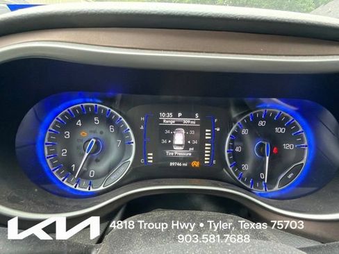 Used 2018 Chrysler Pacifica Touring Plus w/ Tire & Wheel Group FWD image 16